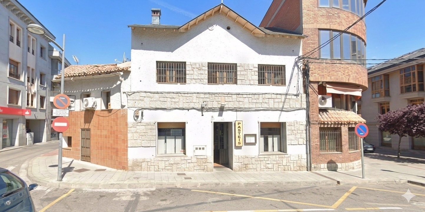 Fachada tradicional de piedra de Pastelería Pasteis en Galapagar